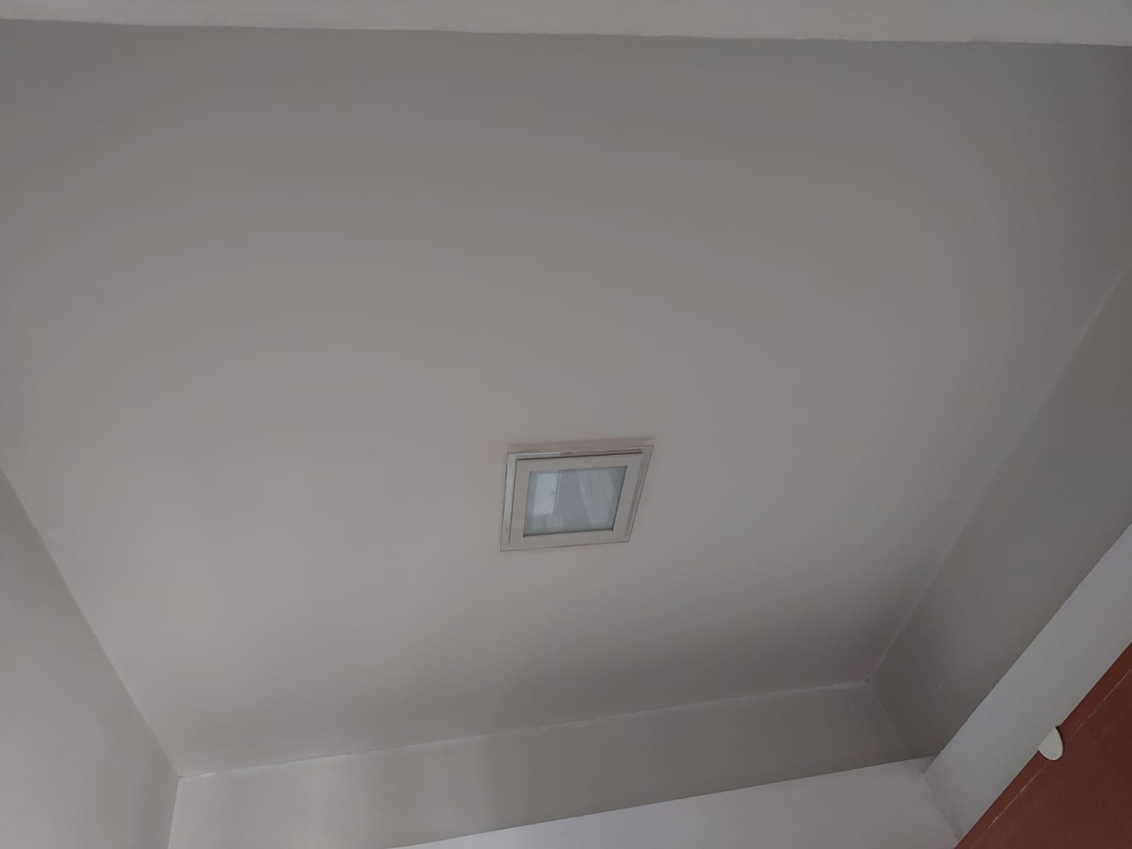 Condensation & Mould in Singapore HDB Blocks Caused by Low Air-Conditioning Setpoints and Prolonged Operation